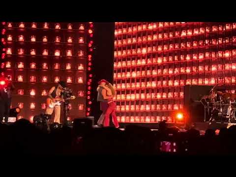 Shakira - (Entre Paréntesis) ft. Grupo Frontera (LMYNL Tour Live CDMX, 3-28-25) (4K HDR, HQ AUDIO)