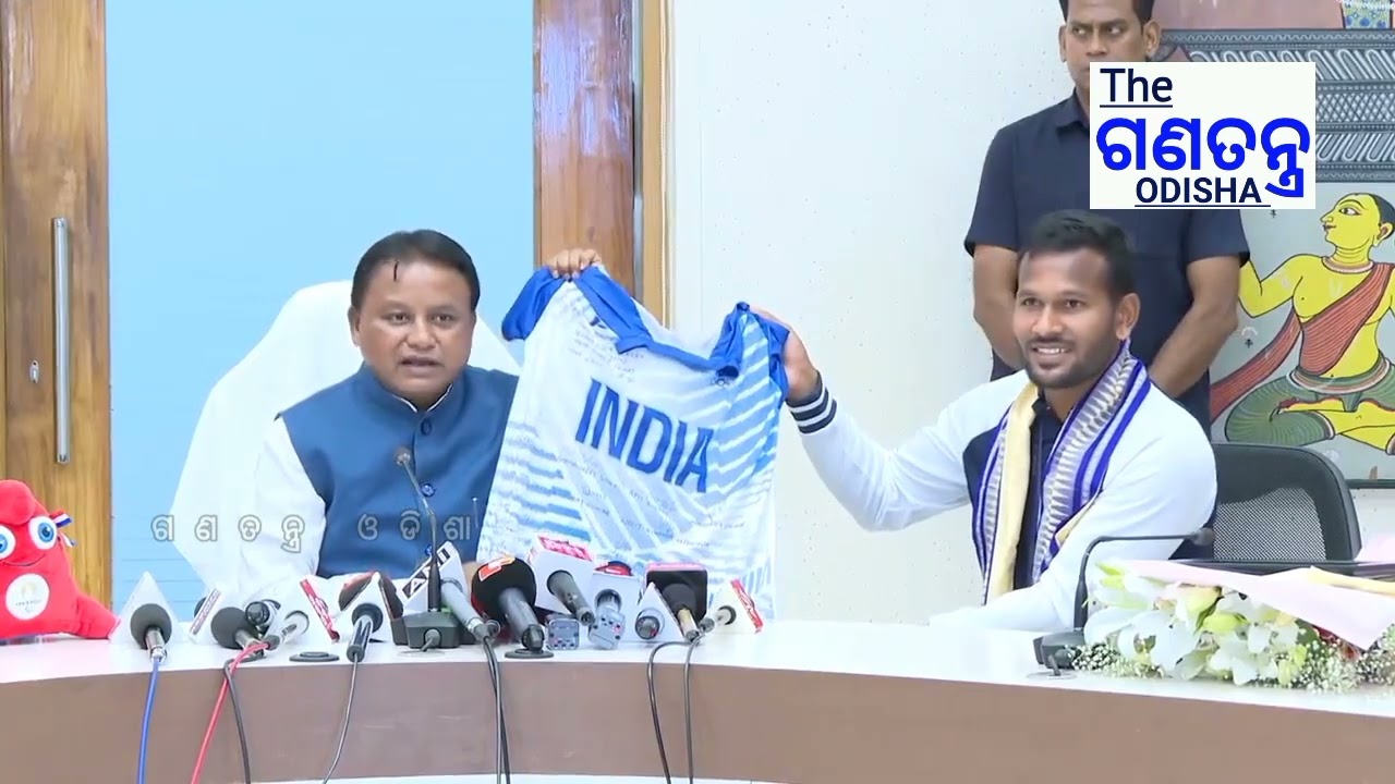 ଭାରତୀୟ ହକି ଦଳ #ParisOlympics2024 ରେ ବ୍ରୋଞ୍ଜ ପଦକ ବିଜୟ ହୋଇ ଦେଶକୁ ପ୍ରତ୍ୟାବର୍ତ୍ତନ ପରେ ଓଡ଼ିଶା ତଥା ଦେଶର ଗୌରବ ଓଡ଼ିଆ ଖେଳାଳି ଅମିତ ରୋହିଦାସ ଆଜି ଓଡ଼ିଶା ଫେରିବା ପରେ ଲୋକସେବା ଭବନରେ ମାନନୀୟ ମୁଖ୍ୟମନ୍ତ୍ରୀ ଶ୍ରୀ  @MohanMOdisha  ଅଭିନନ୍ଦନ ଜଣାଇବା ସହ ସମସ୍ତ ସହଯୋଗର ହାତ ବଢ଼ାଇବାକୁ ପ୍ରତିଶ୍ରୁତି ଦେଇଛନ୍ତି। #theganatantraodisha #BJPGovernment #BreakingNews #ParisOlympics2024 #CMOOdisha