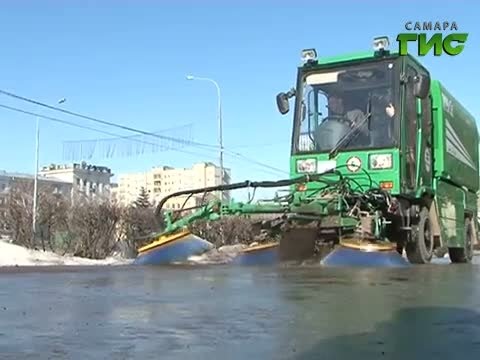 Вакуумные подметально-уборочные машины используют для очистки улиц Самары от пыли
