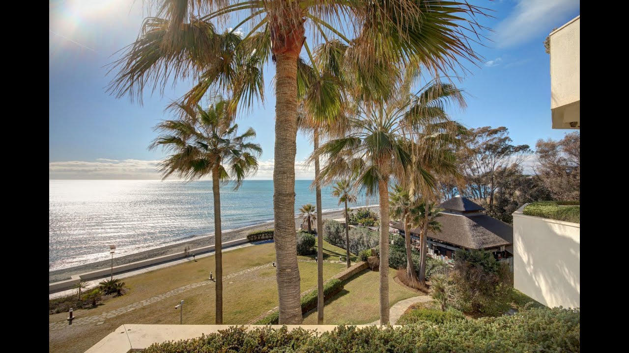 Superb 4 bedroom luxury front-line beach apartment for sale in Estepona's New Golden Mile
