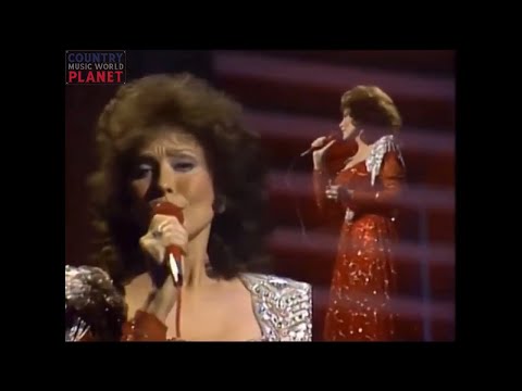 Loretta Lynn - She's Got You 1986 ( Patsy Cline Tribute )