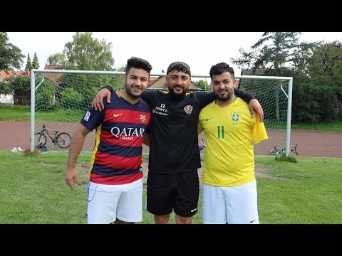 FUßBALL CHALLENGE VS FUßBALL PROFI/ Aias Aosman | Comedybrothers