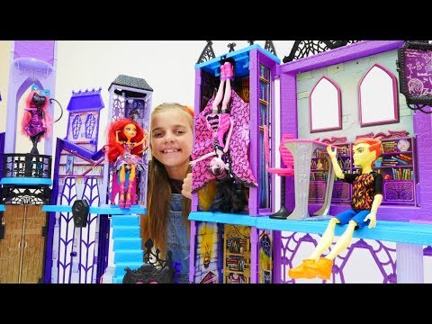 Spielspaß mit Monster High  - Puppen gehen in die Schule