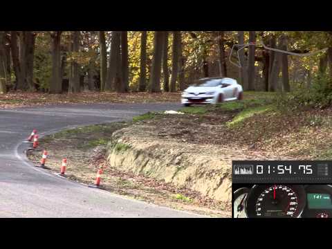 Montlhéry en Mégane RS Trophy R : un tour de folie avec l’essayeur d’Auto Moto Magazine