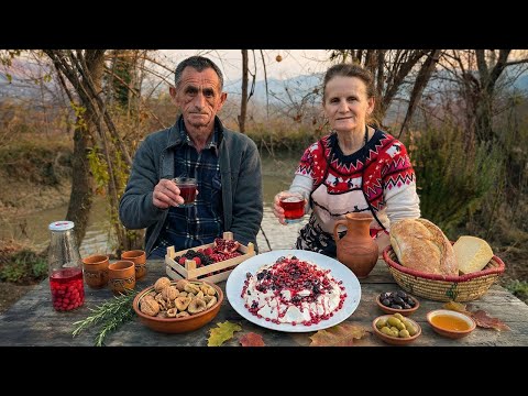 Winter Christmas Pavlova 🎄❄️ Australian Dessert with a Festive Twist! 🇦🇺🍓