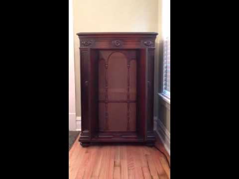 Für einen Fliederstrauß darfst du mich küssen • Paul Godwin (Victrola Credenza)