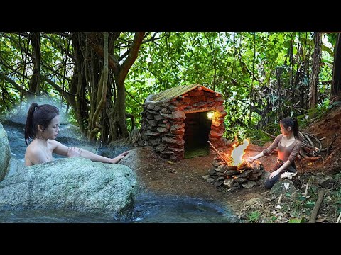 3 Days Solo Bushcraft - Build a Safe Shelter in the Tree 20