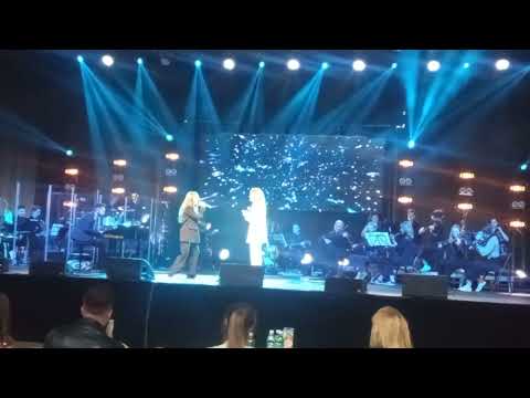 "Kochana" Weronika Bartczak i Wiktoria Kuczyńska. Festiwal  Integracja Malowana Dźwiękiem