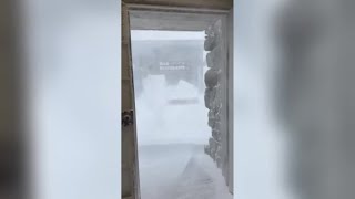 Le immagini della nevicata che ha investito il Dente del Gigante, sul Monte Bianco in Valle d'Aosta