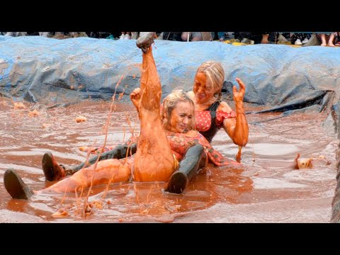 Girls Mud Wrestling ✨ LIVE at U.S. Festival 🇺🇸 Wild Wrestling Showdown