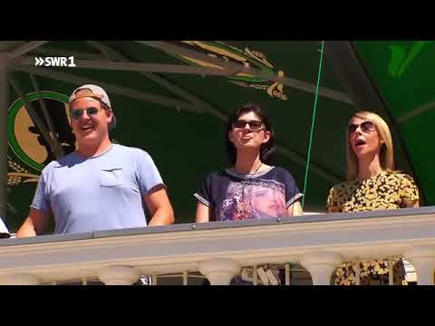 Flashmob "Music was my first love" -  John Miles in Landau