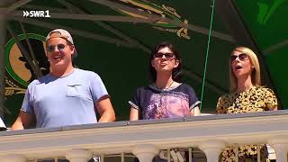 Flashmob &quot;Music was my first love&quot; -  John Miles in Landau