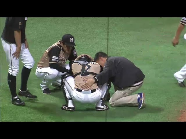 痛!! ファイターズ大野 ファールチップが下から直撃し... !!2014/4/1 H-F