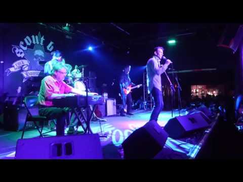 Dennis Quaid and the Sharks - Spill the Wine [Eric Burdon & War cover] (Houston 05.16.17) HD