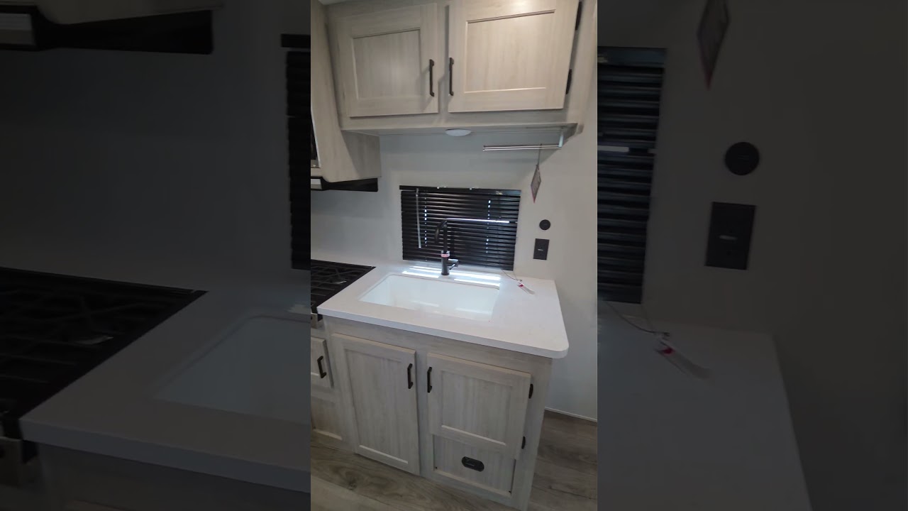 2026 Coachmen Catalina Summit 211BH TRAVEL TRAILER