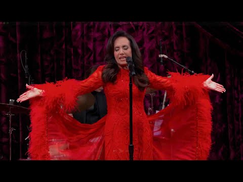 Deborah Silver Performance 2025