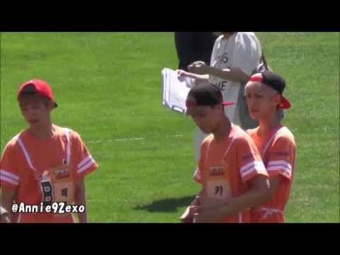 130903 Kai & Sehun - Back Hug @ Idol Star Athletics Championships 2013