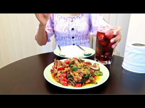 Beautiful Girl Cooking a RARE SPICY STIR FRY FROG after Laundry