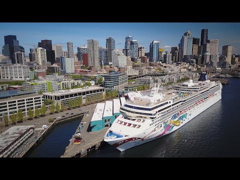 Norwegian Jewel Alaska Cruise ship departing from Pier 66 at the Seattle Cruise Ship Terminal