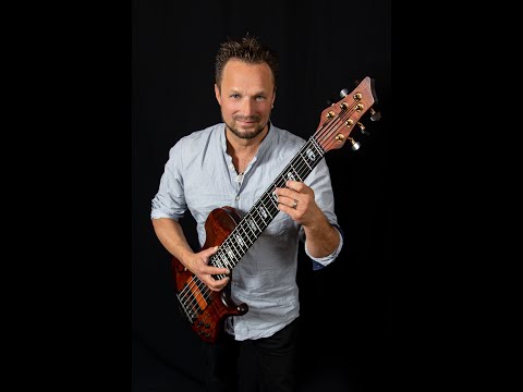 Kiss the rabbit - Samy Saemann - Marleaux Bass-Guitars