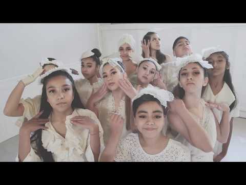 D E C O N S T R U C C I Ó N •