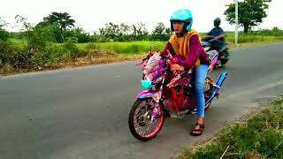 Download lagu Vijar.cewek cantik belajar naik motor vixion mp3 Download lagu Vijar.cewek cantik belajar naik motor vixion mp3