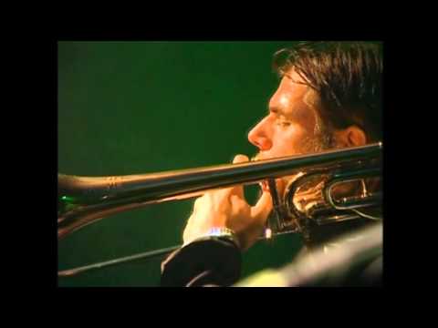 08. Chiki Liki Tu-a - Malicherná záležitosť - Live in Roxy Praha (20.9.2004)