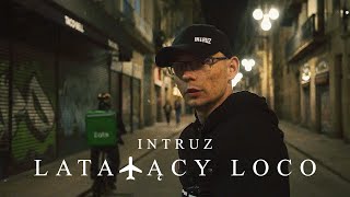 Kadr z teledysku Latający Loco tekst piosenki Intruz