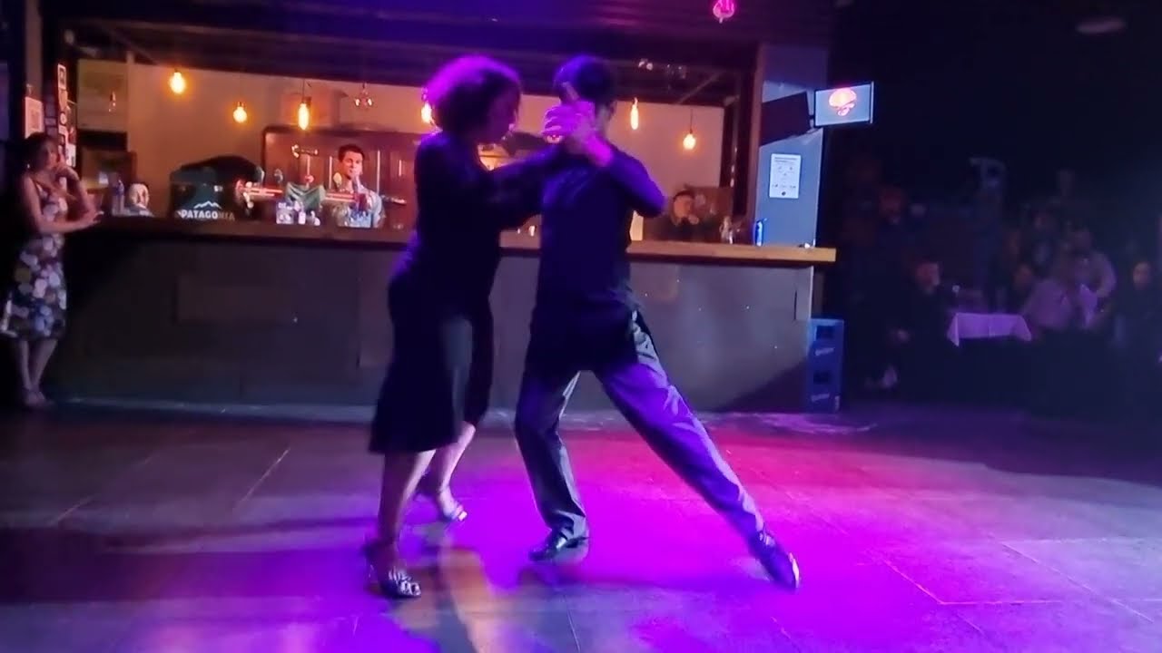 Corina de la Rosa y Ale Andrian 3/4 A La Parrilla
