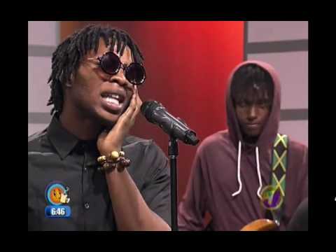 Crazy Jamaican Keysie in action With Jahlil & "The Good Behaviour Band"