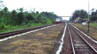 preview picture of video 'Train Railway : Taksaka passing Linggapura'