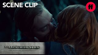 Shadowhunters  Season 2 Episode 14: Clary Kisses J