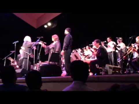 Yannis Markopoulos Singing in His Concert in NY, Zavarakatranemia