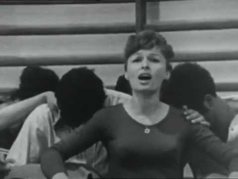 Leah Dorly (Karmon Singers and Dancers) - Bo Ve'eshak Lecha (live in Tel Aviv, 1969)