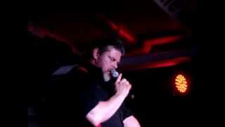 Stig Rossen synger "Ensomhedens Gade No 9"  (Olinerne)