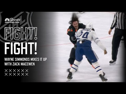 Leafs' Wayne Simmonds pummels Flyers' Zack MacEwen in heavy weight matchup