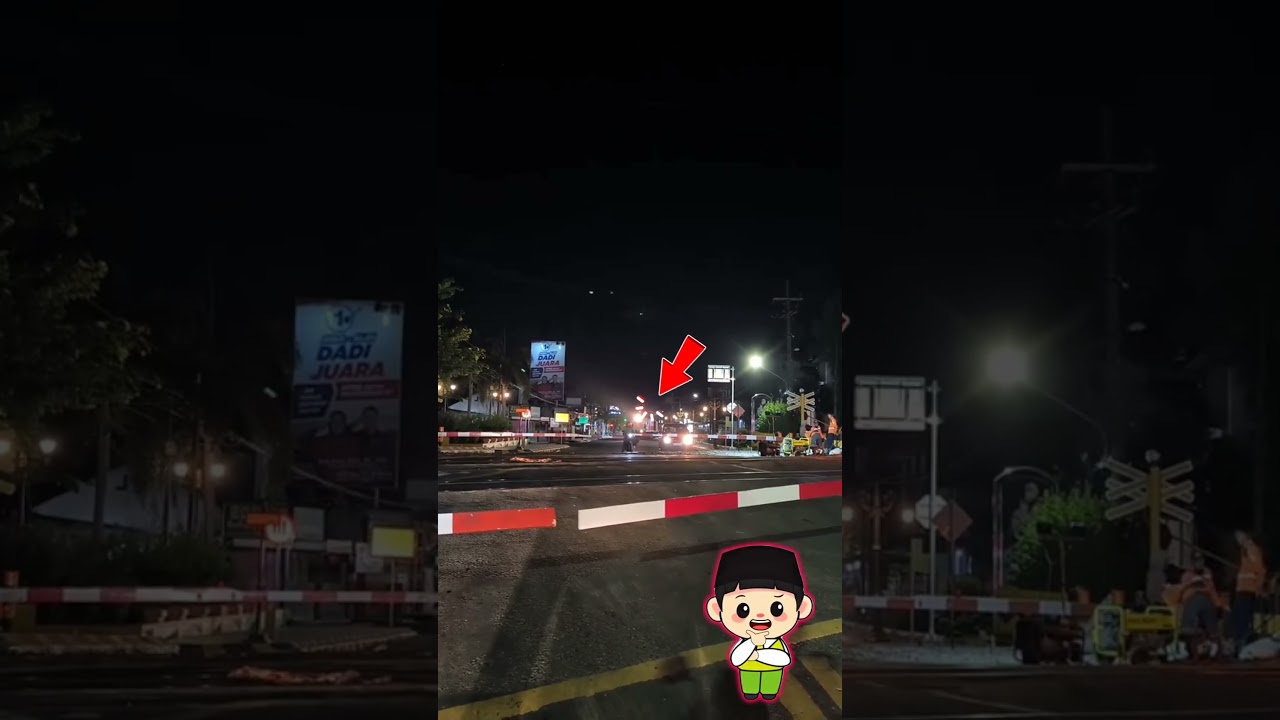 railway crossing in Madiun #train #railfans #shorts