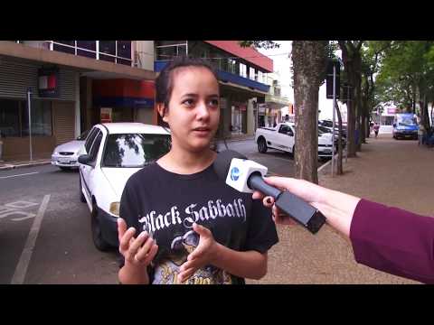 Sua opinião: França proíbe uso de celulares em escolas