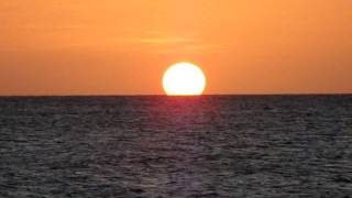 preview picture of video 'Por do Sol no mar ao lado da pedra furada de Jericoacoara - CE'