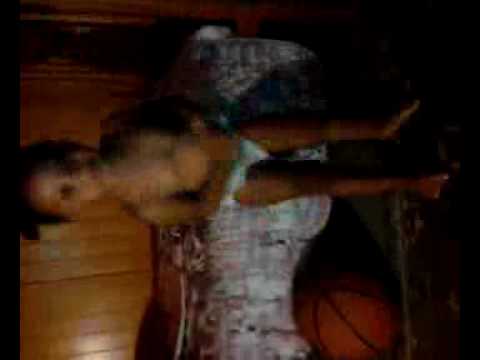 laila baila , shaking her rump