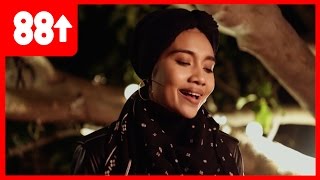 Yuna&#39;s Stunning Live Acoustic Performance of &quot;Crush&quot;