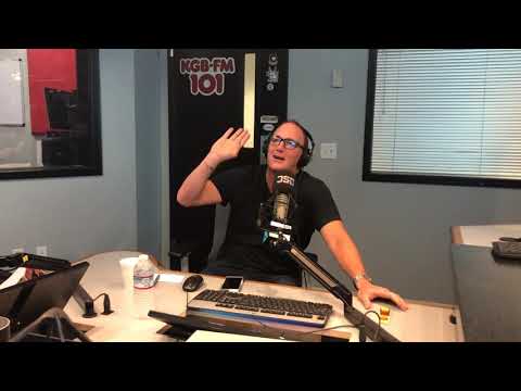 Jay Mohr Tells a Hilarious Story About Al Pacino & A Seagull