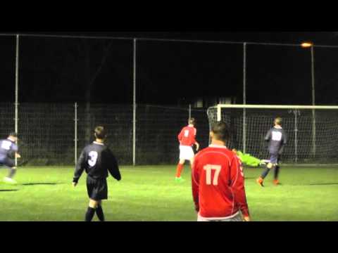 8 dec 2015 SV Gouda 1 - UVV 1 vriendsch. 0-2 -  Goed werk van Mo Riffi