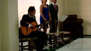 Con un trocito de luna.