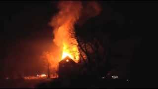 preview picture of video 'Pożar XIX-wiecznego kościoła pod wezwaniem św. Doroty w Rogowie'