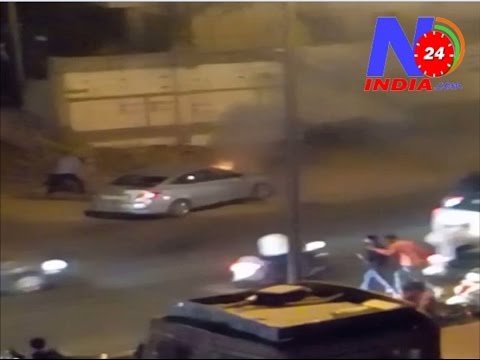 Mehdipatnam, Humayunnagar mein chalti gaadi mein lagi Aag, Dt.15.04.17.