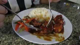 preview picture of video 'Mongolian Chicken Rice, Fong Kitchen, Woolley Food City, Ipoh'