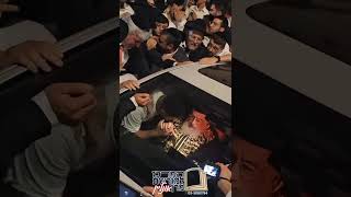 מנהיג הדור מרן רבינו יצחק יוסף אמש ביציאה ממעמד "פרס הראשון לציון באשדוד (מורשת מרן) - התמונה מוצגת ישירות מתוך אתר האינטרנט יוטיוב. זכויות היוצרים בתמונה שייכות ליוצרה. קישור קרדיט למקור התוכן נמצא בתוך דף הסרטון