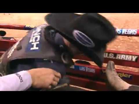 Justin McBride wrecks on Hornet - 05 PBR Finals