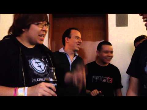 Justin Wong and PR Rog Tries Grilled Crickets